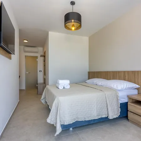 Sunrise Beachfront Ii Bed & Breakfast 3*