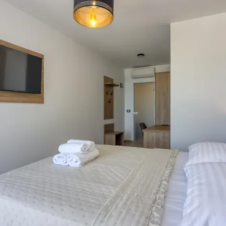 Bed & Breakfast Sunrise Beachfront Ii