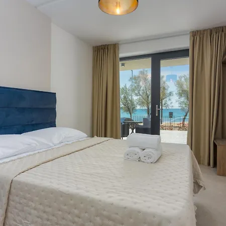 Sunrise Beachfront Ii Bed & Breakfast 3*