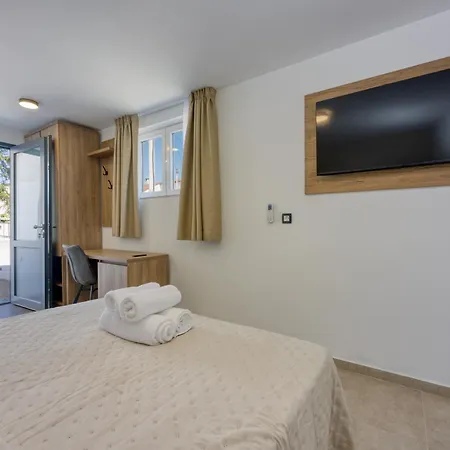 Bed & Breakfast Sunrise Beachfront Ii