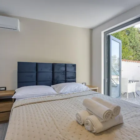 Sunrise Beachfront Ii Bed & Breakfast 3*