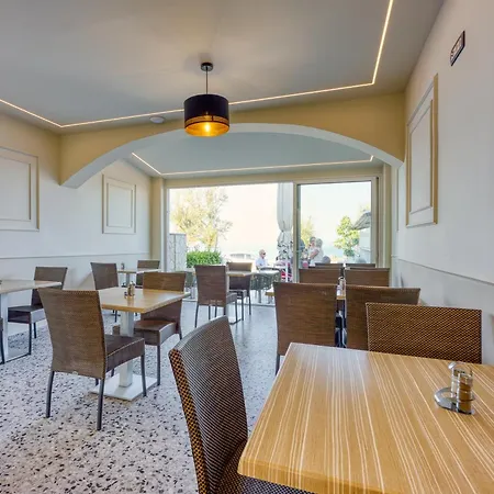 Sunrise Beachfront Ii Bed & Breakfast
